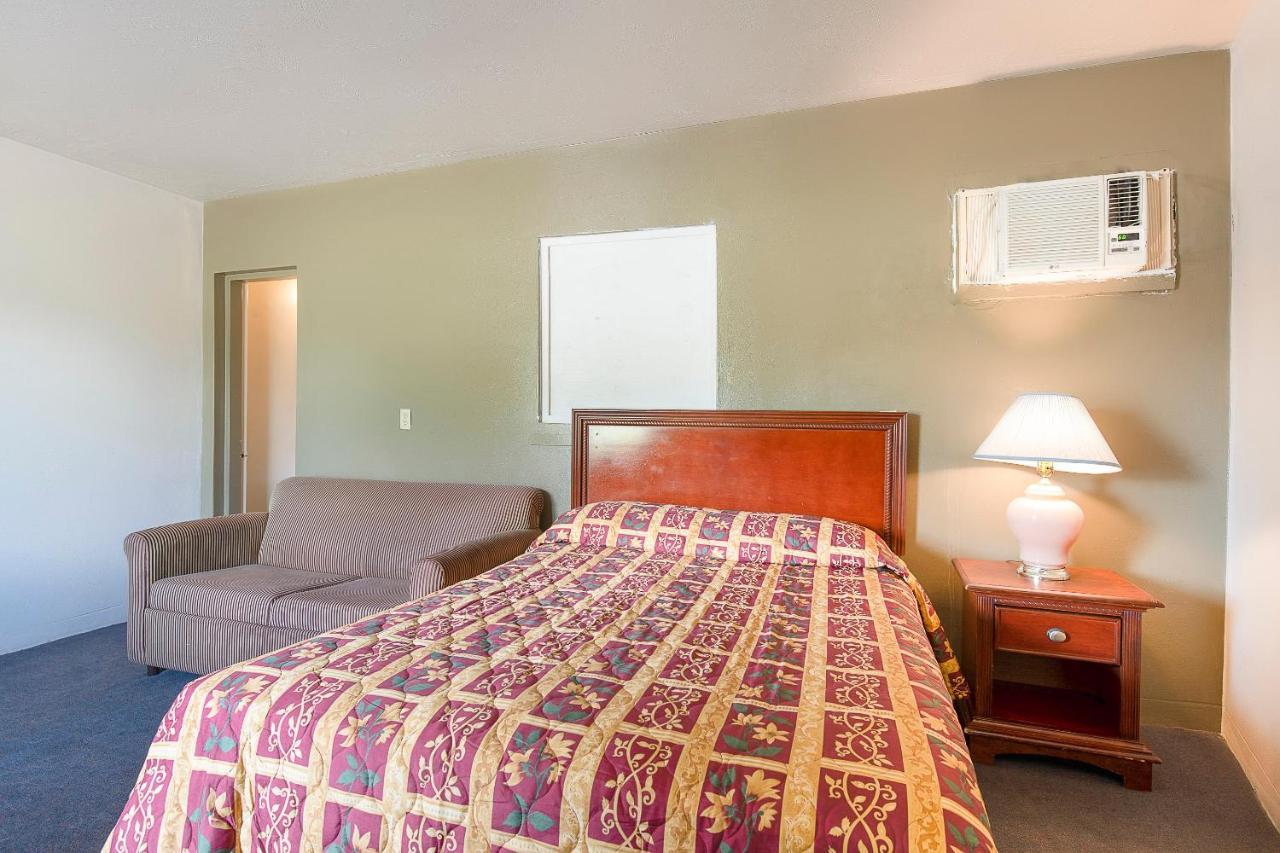 Hotel O Near Fanning Springs State Park Us Hwy 98 Old Town Экстерьер фото